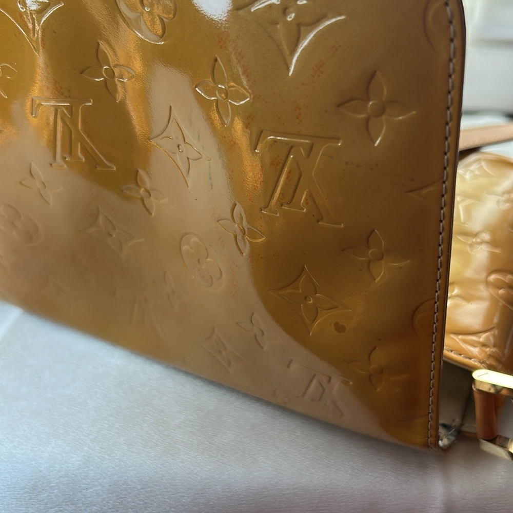 Louis Vuitton Vernis Shoulder bag. Authentic Good CONDITION - Picture 11 of 16